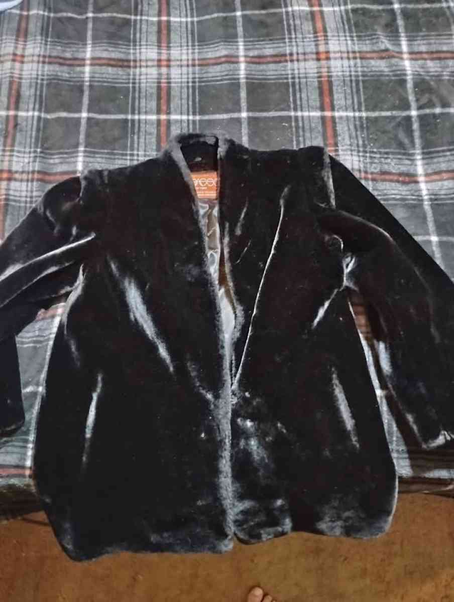 sasson size 12 fur coat - Vine Grove, Kentucky - FleaMarketBay