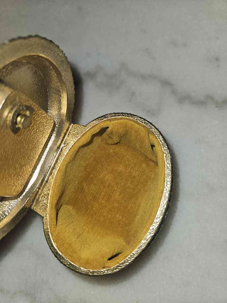 antique music box - Aurora, Colorado - FleaMarketBay