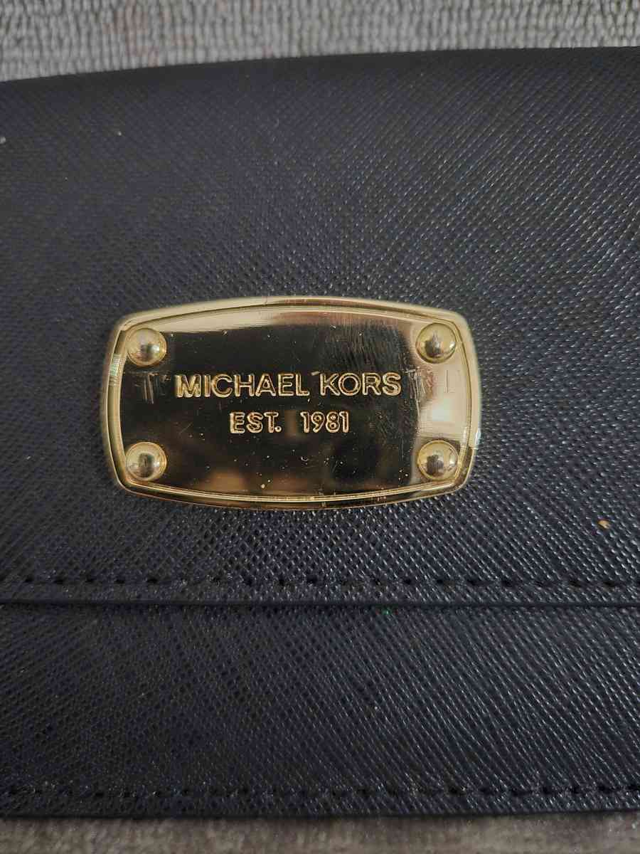 MICHAEL KORS BLACK SAFFIANO LEATHER SNAP WALLET - Hialeah, Florida - FleaMarketBay
