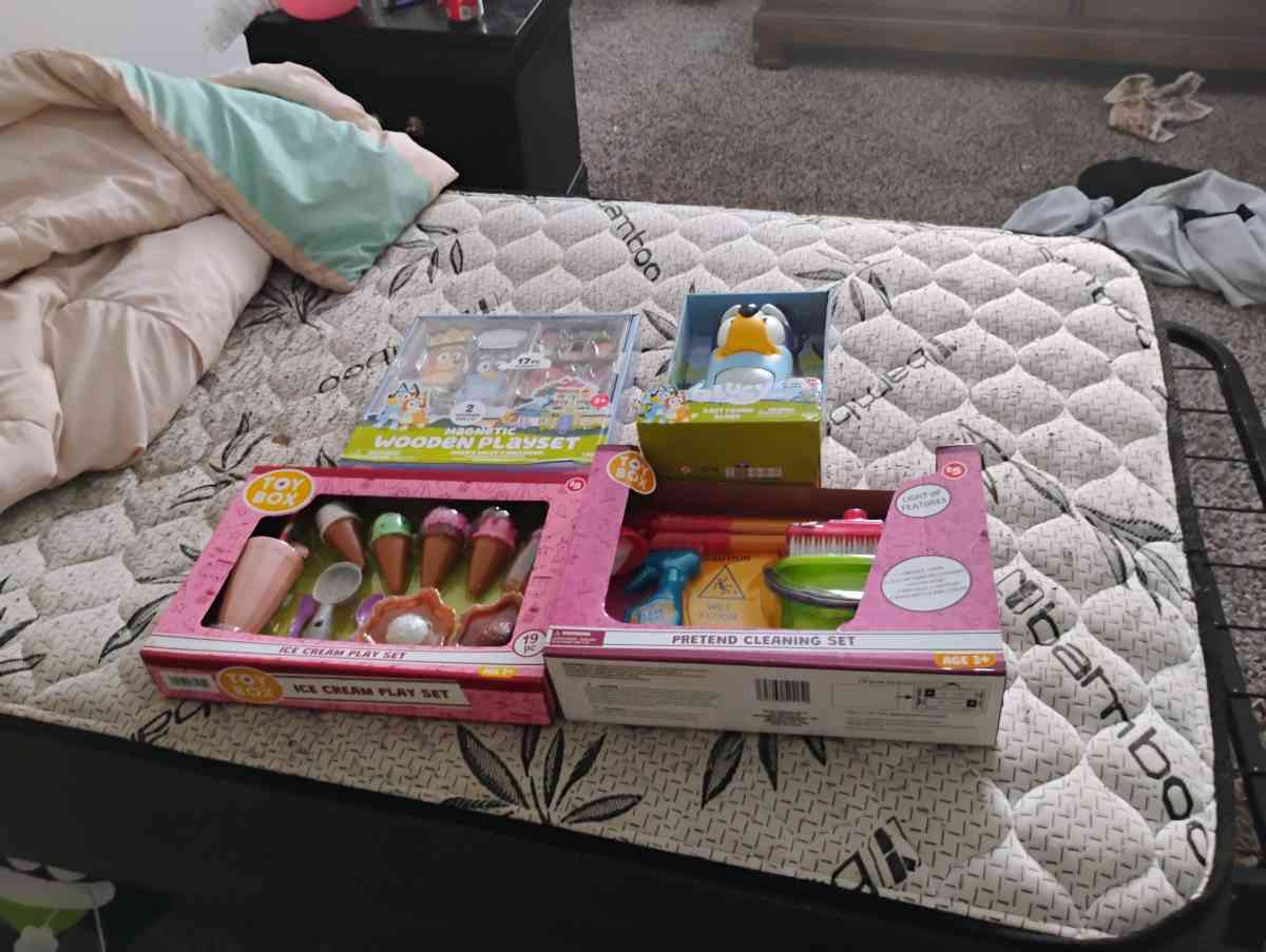 parented play and bluey toys - Wilmington, Delaware - FleaMarketBay