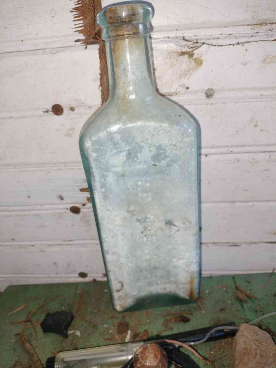 Hoods Sarsaparilla bottle - Winlock, Washington - FleaMarketBay