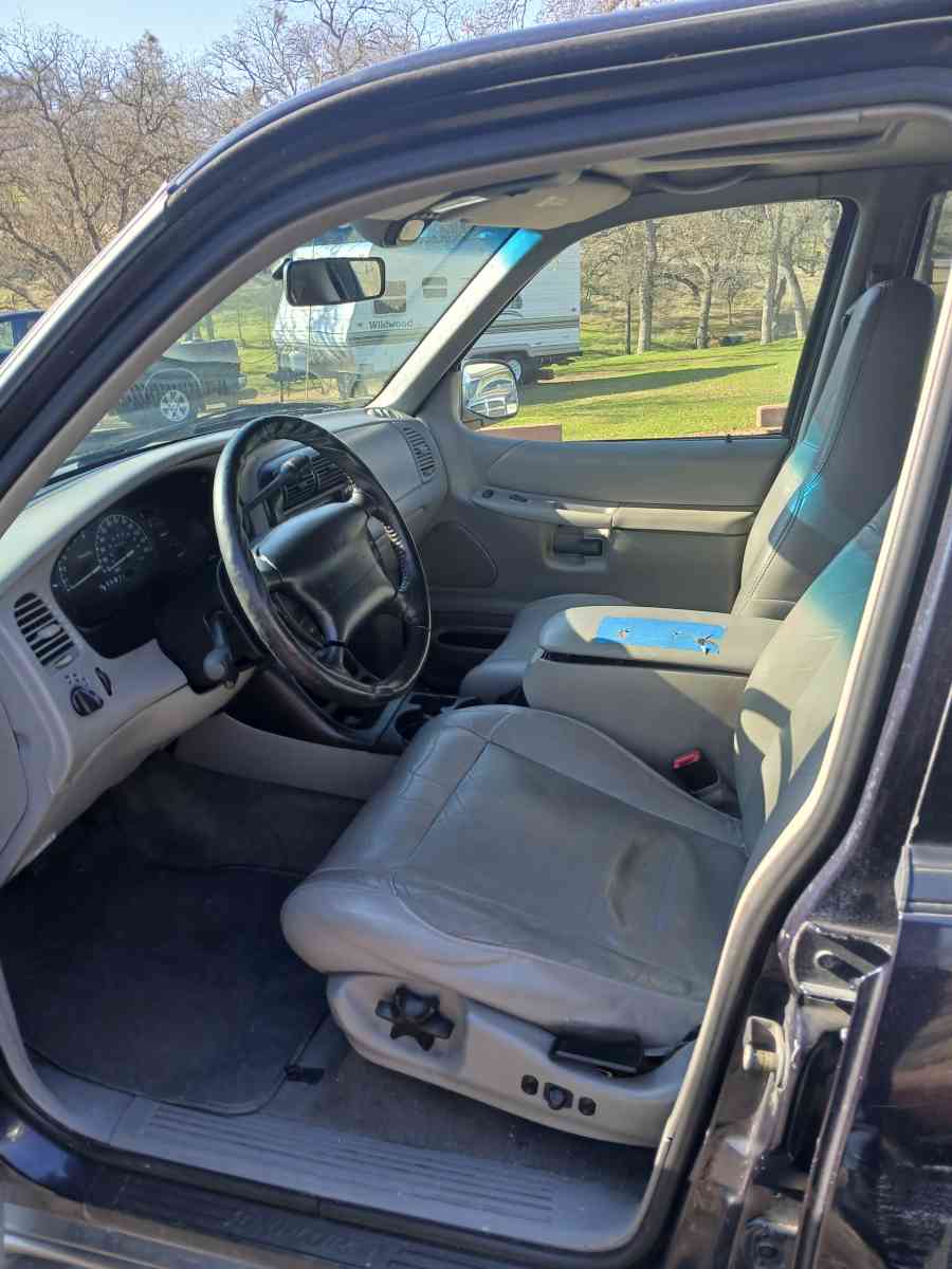 2000 Ford Explorer 2WD V6 40Liter - Stockton, California - FleaMarketBay
