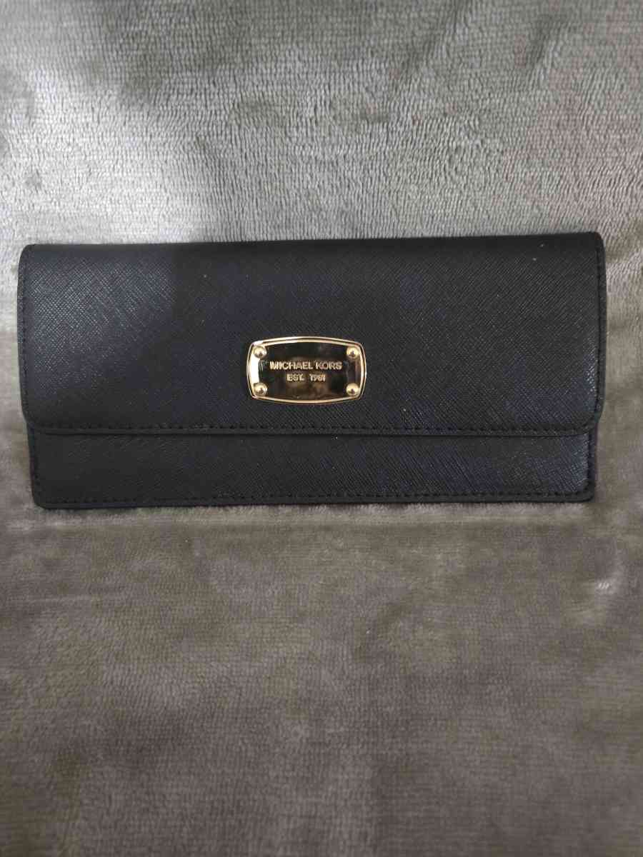 MICHAEL KORS BLACK SAFFIANO LEATHER SNAP WALLET - Hialeah, Florida