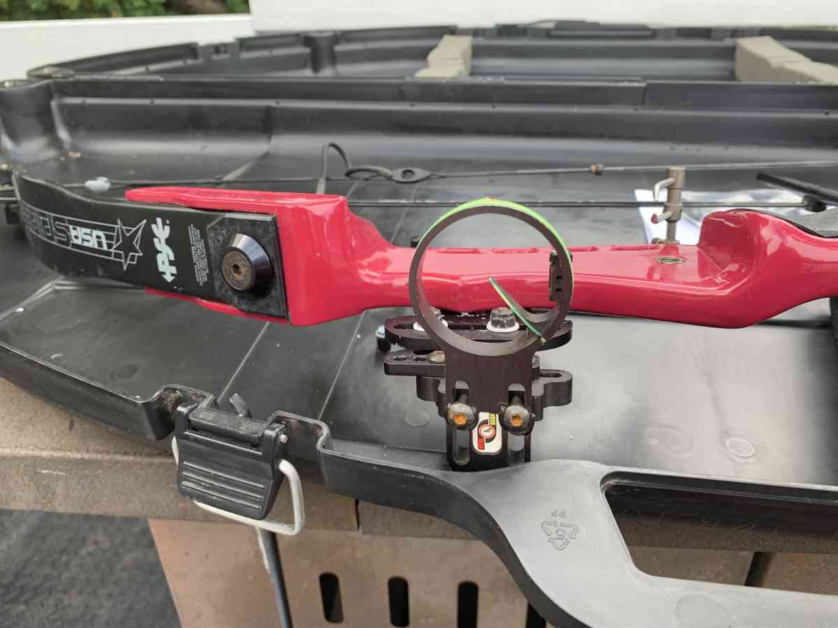 spirit compound bow with case really good condition - York, New York - FleaMarketBay