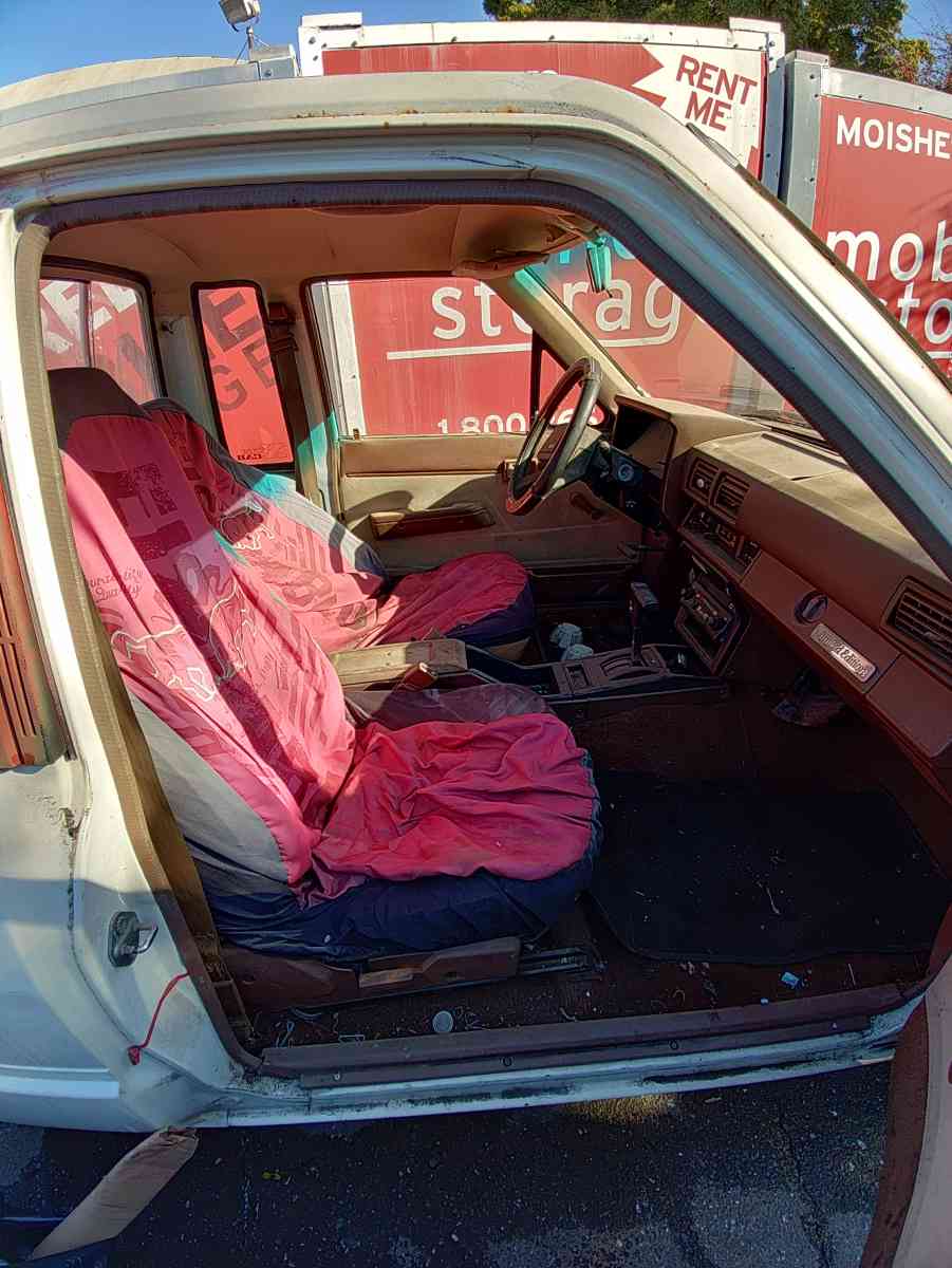 84 Toyota pick up - Oakland, California - FleaMarketBay