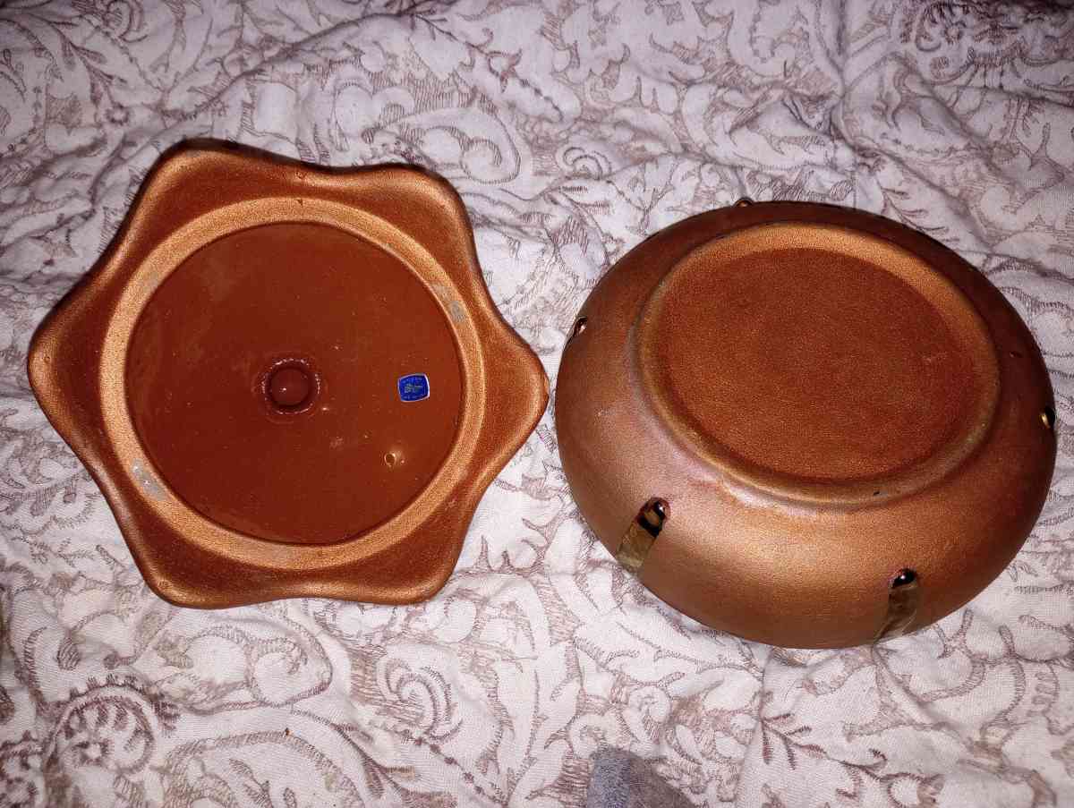 Weeping Gold Pottery Vintage - Palatka, Florida - FleaMarketBay