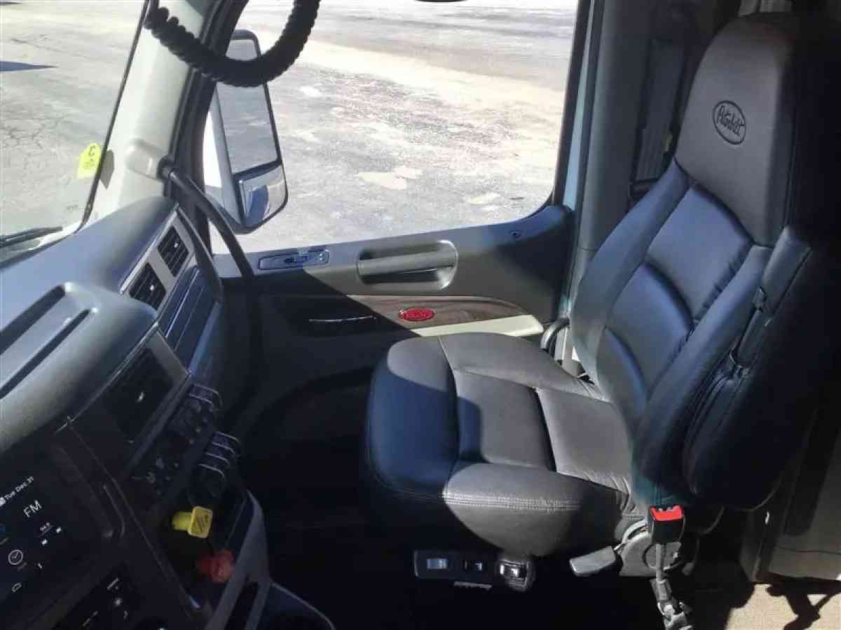 2023 Peterbilt 579 PACCAR MX 13 LITER - Aurora, Colorado - FleaMarketBay