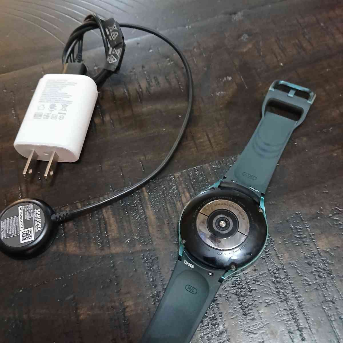 Samsung Galaxy watch4 - Indianapolis, Indiana - FleaMarketBay