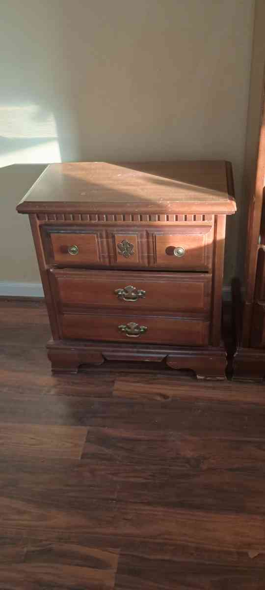 Bassett Dresser and Nite Stand - Bradley, Illinois - FleaMarketBay