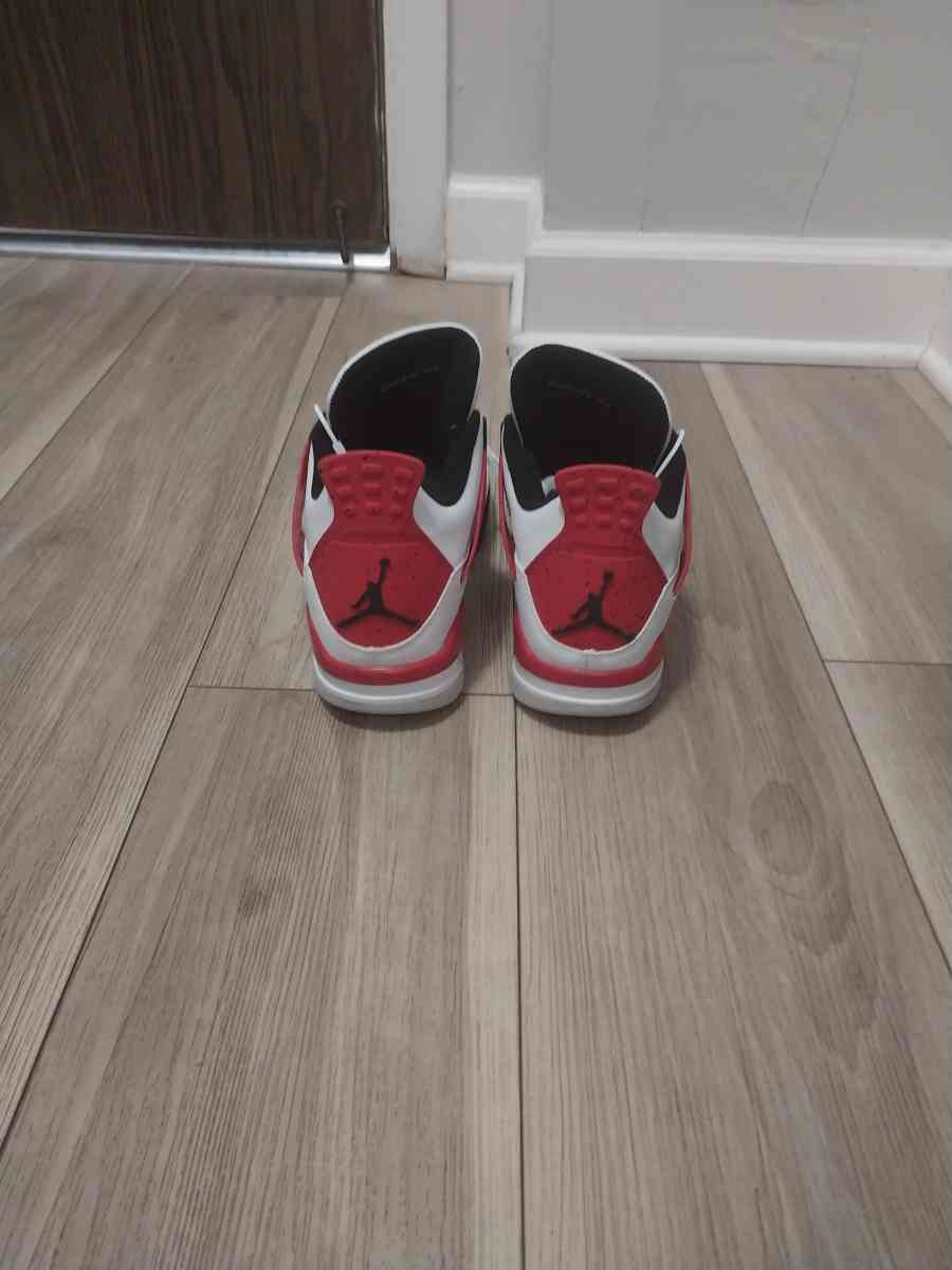jordan 4 retro red fire - Addison, Illinois - FleaMarketBay