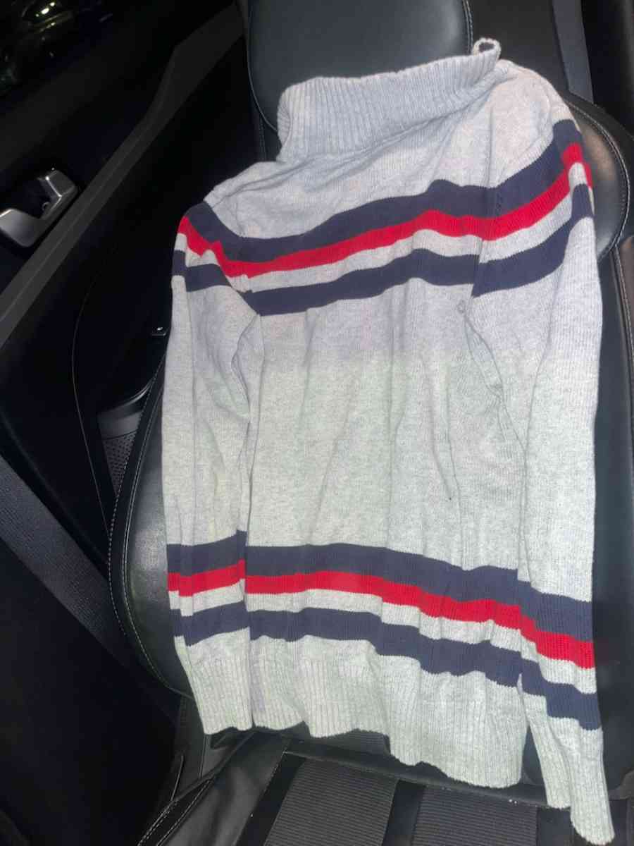 Tommy Hilfiger sweater - San Antonio, Texas