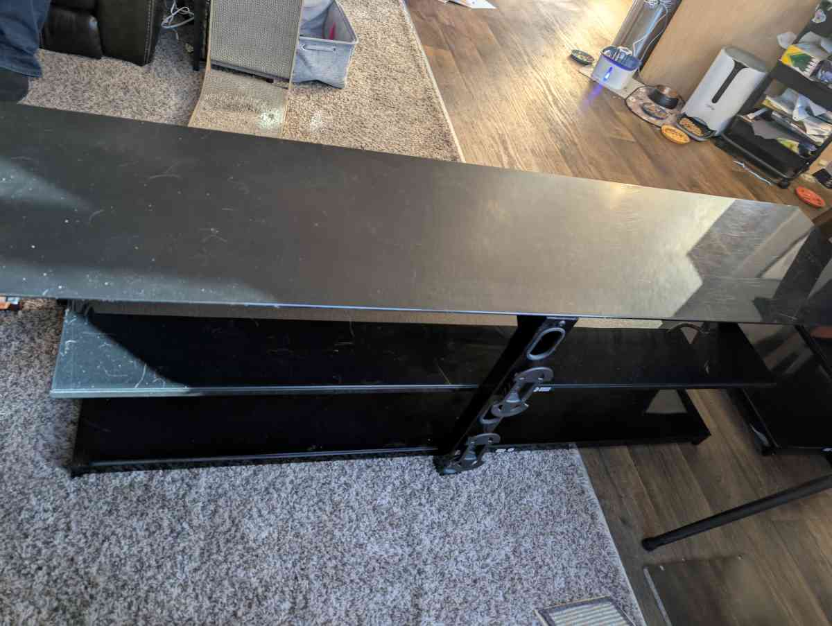 TV stands and shelves - Hillsboro, Oregon - FleaMarketBay