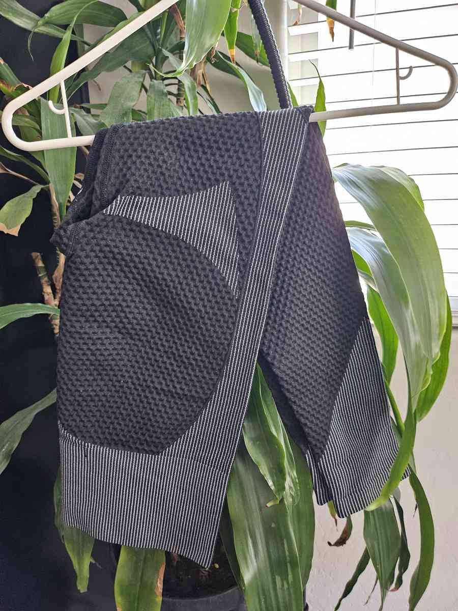 workout clothes - Carson City, Nevada - FleaMarketBay