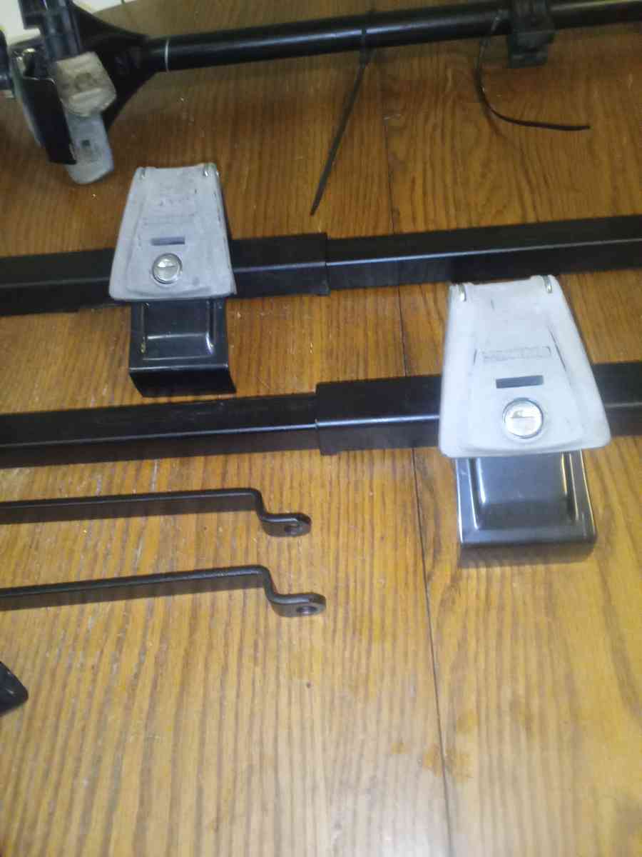 Yakima used upright bicycle roof carriers - Saint Louis, Missouri - FleaMarketBay