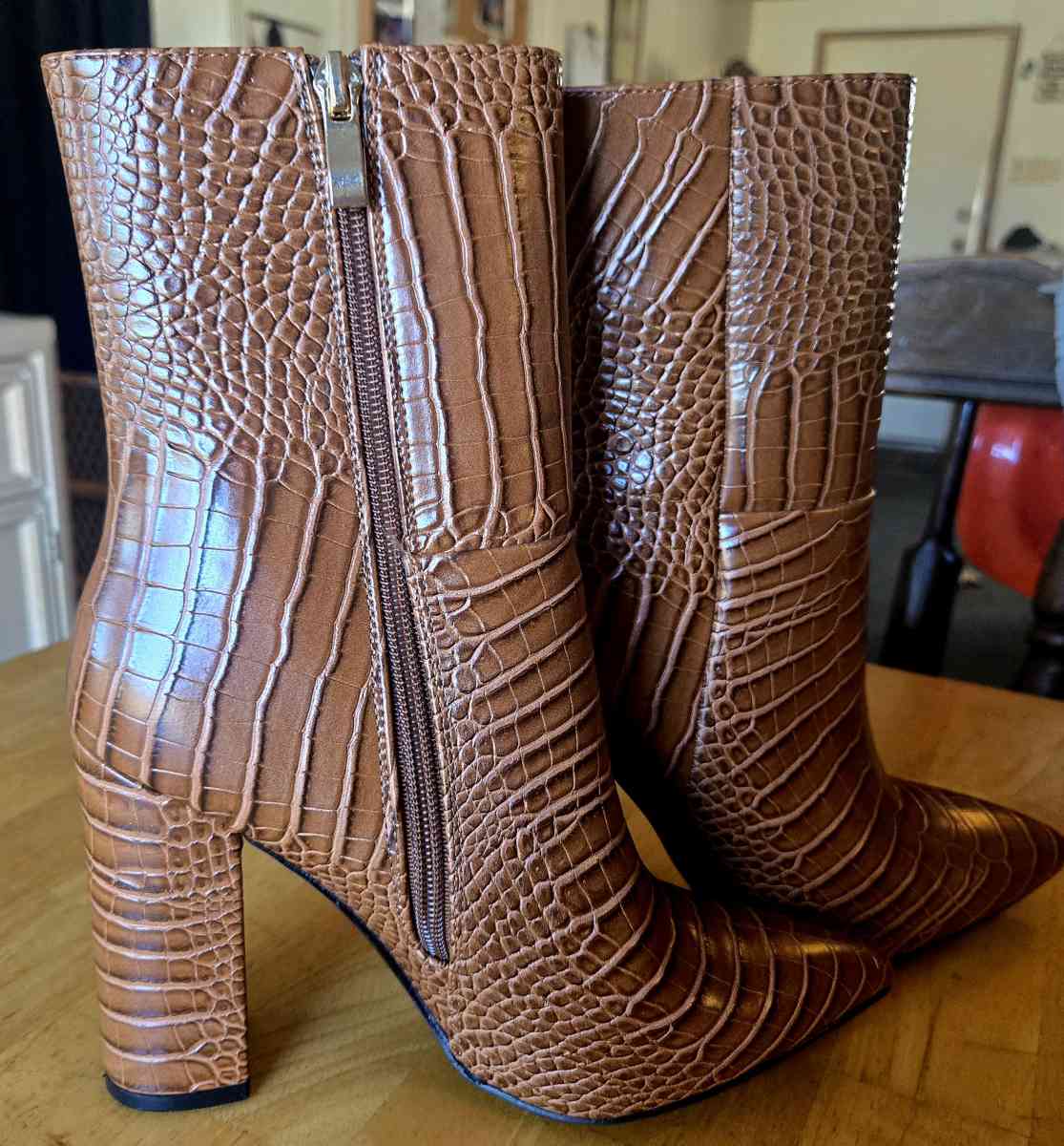 Womens Lulus pointed toe crocodile boots - Anderson, South Carolina - FleaMarketBay