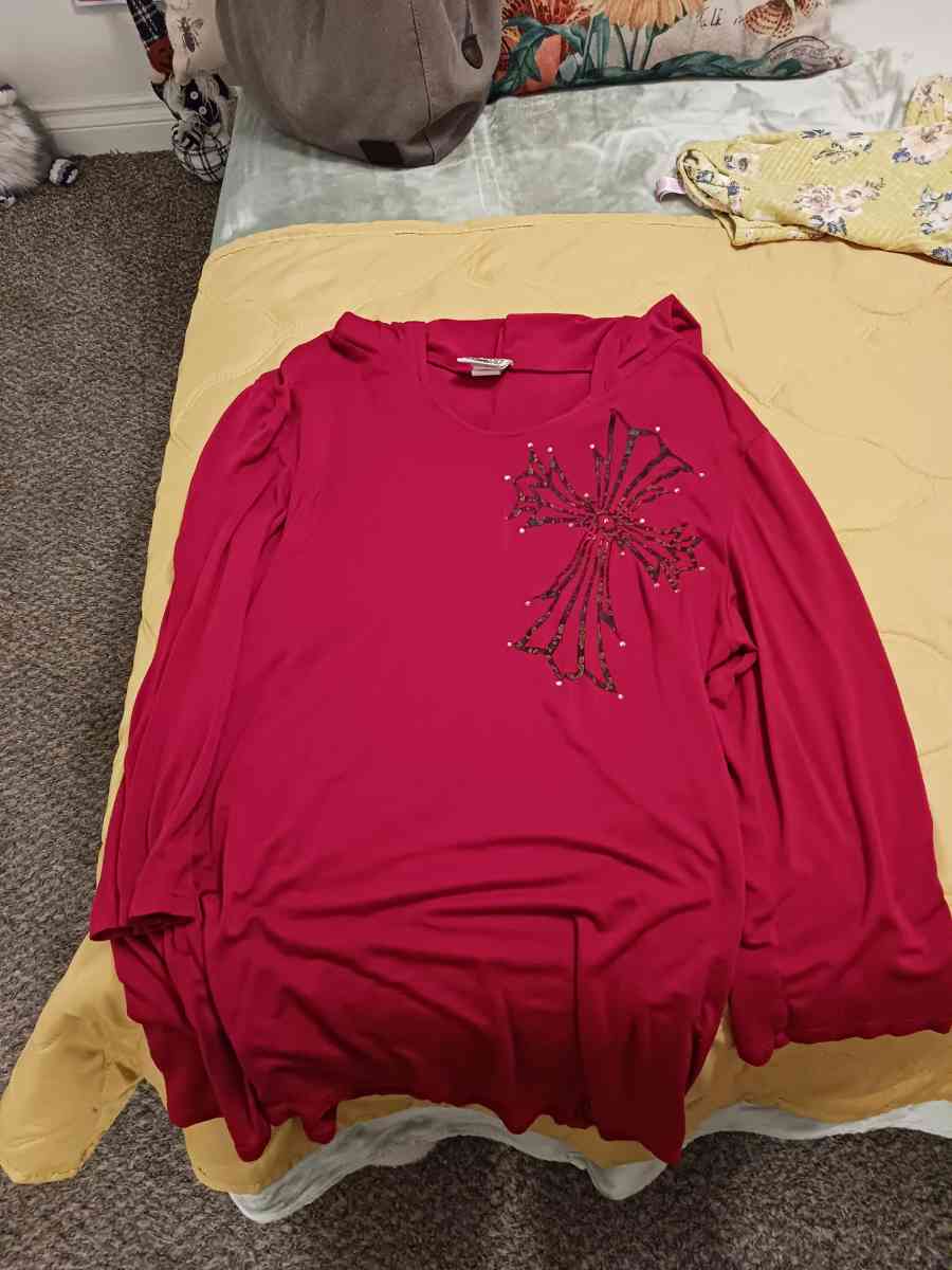 clothes n pj hookie - Porterville, California - FleaMarketBay