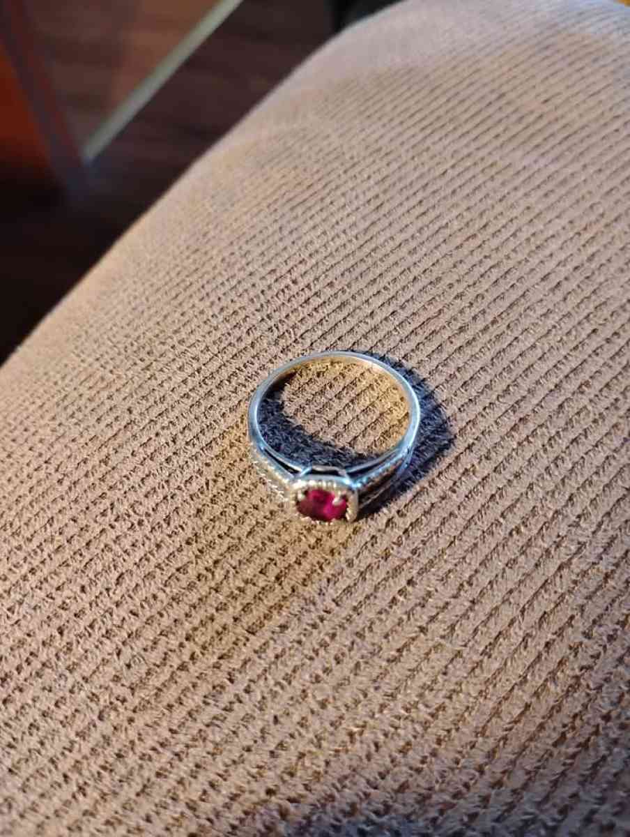 womens 925 silver ring size 8 - Vine Grove, Kentucky - FleaMarketBay