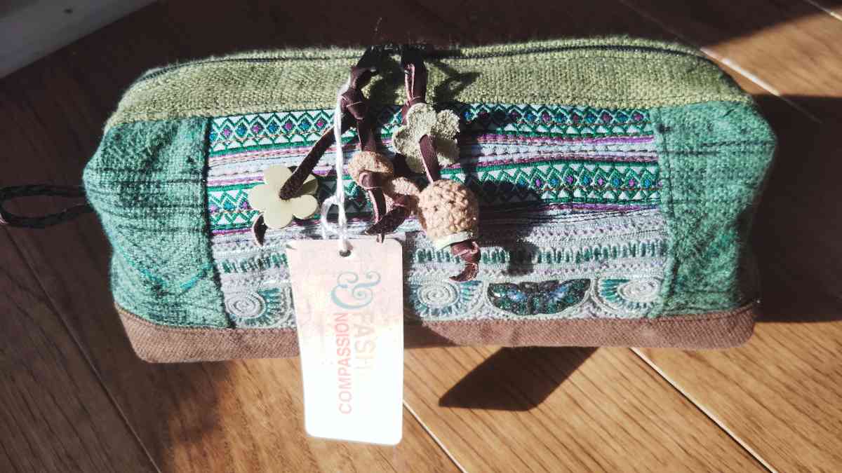 Womens medium size NWT Fashion Compassion Handcrafted Ethnic - Philadelphia, Pennsylvania - FleaMarketBay