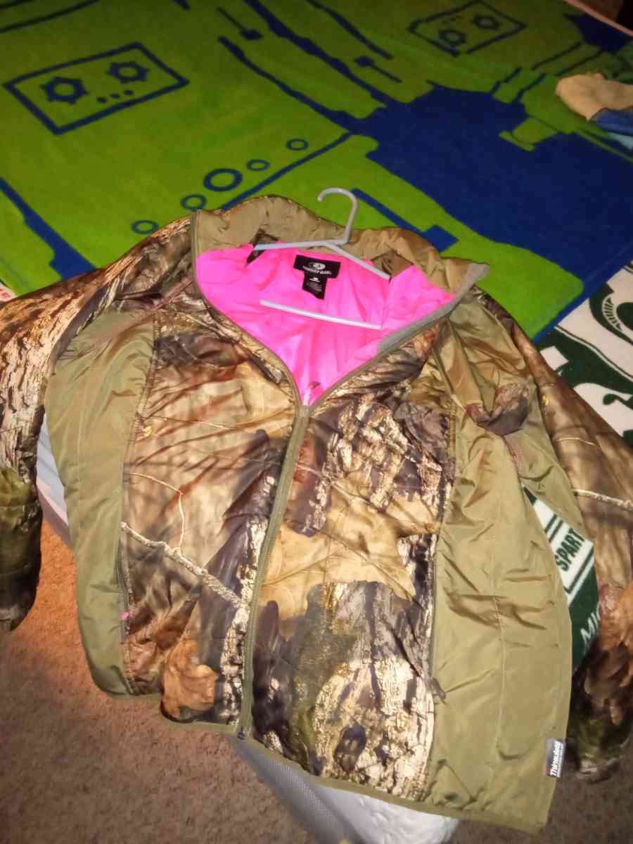 hunting clothes - Williamsfield, Ohio - FleaMarketBay