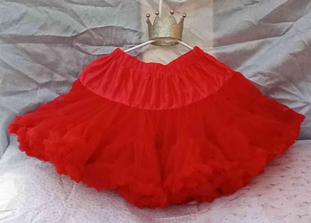 4 to 5yrs Red TuTu Pettiskirt NWT Button Cinchers - Dallas, Texas - FleaMarketBay