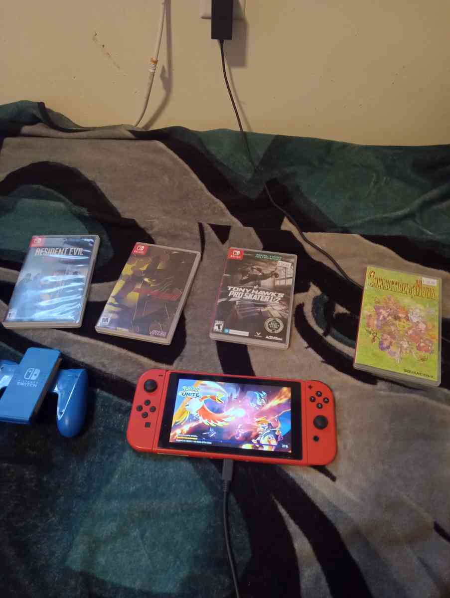 Nintendo switch with original box it came in 3 games - Scranton, Pennsylvania