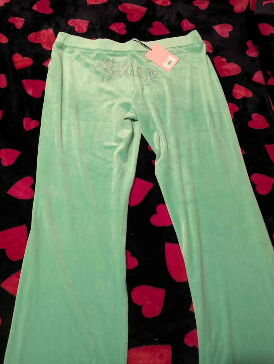 Juicy couture track suit - Neosho, Missouri - FleaMarketBay