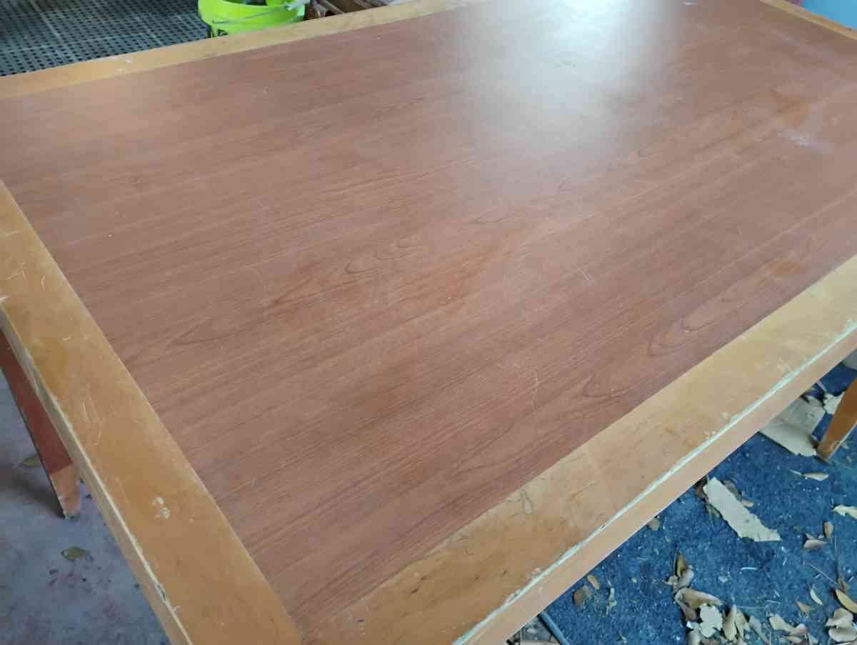 Art Table Desk - Baytown, Texas - FleaMarketBay