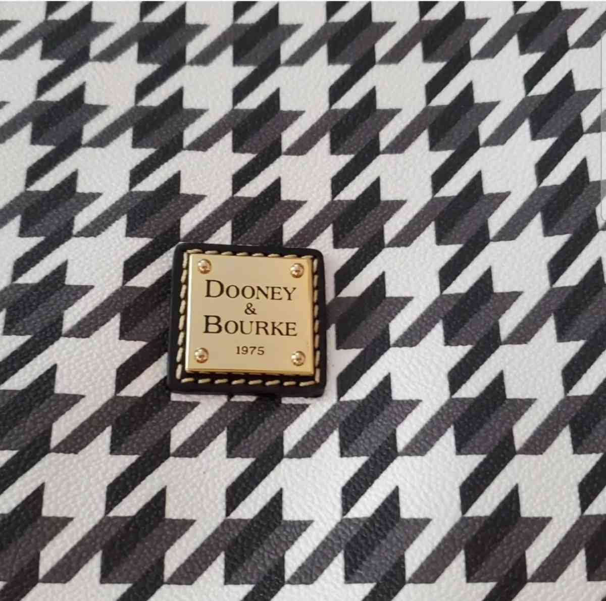 Authentic Dooney and Bourke Houndstooth Career tote NWOT - Washington, District of Columbia - FleaMarketBay