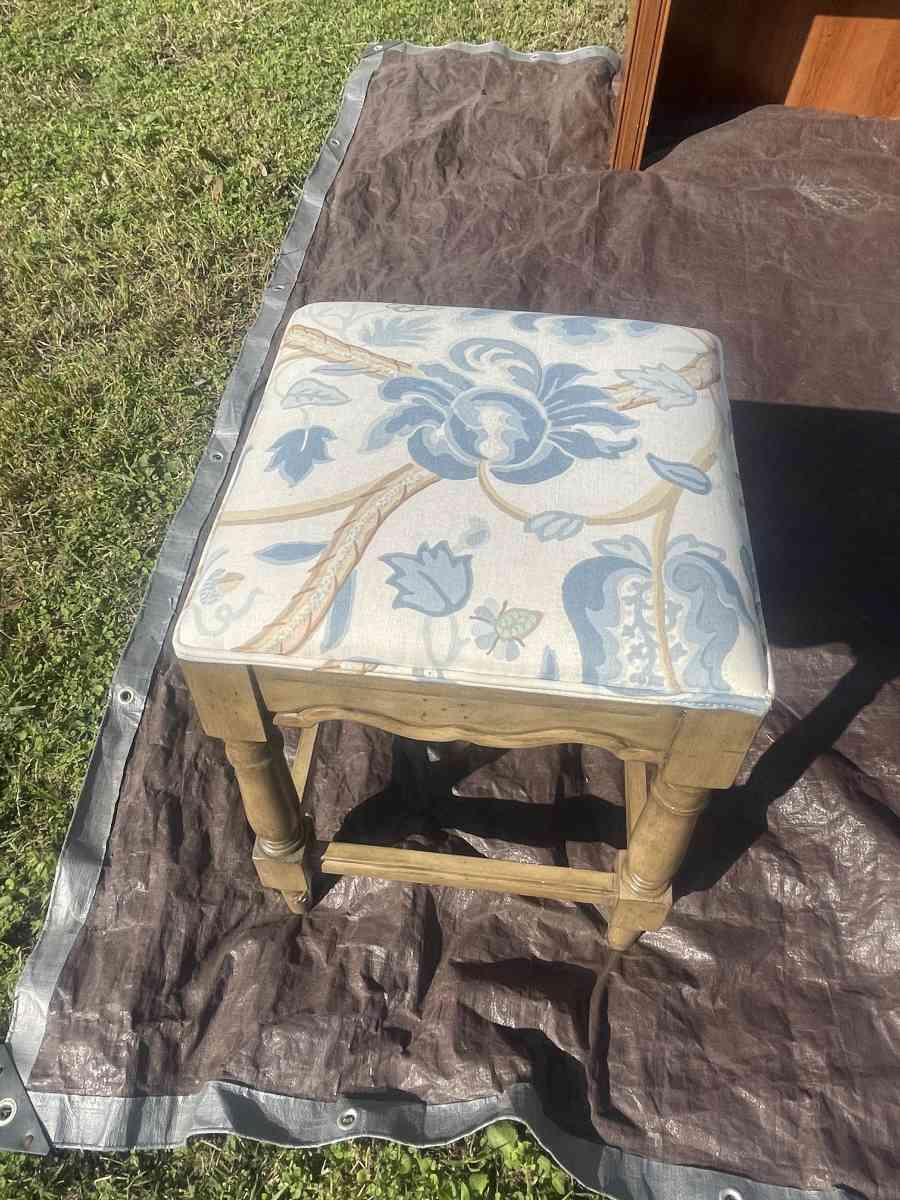 Like New Ottoman - Kissimmee, Florida - FleaMarketBay