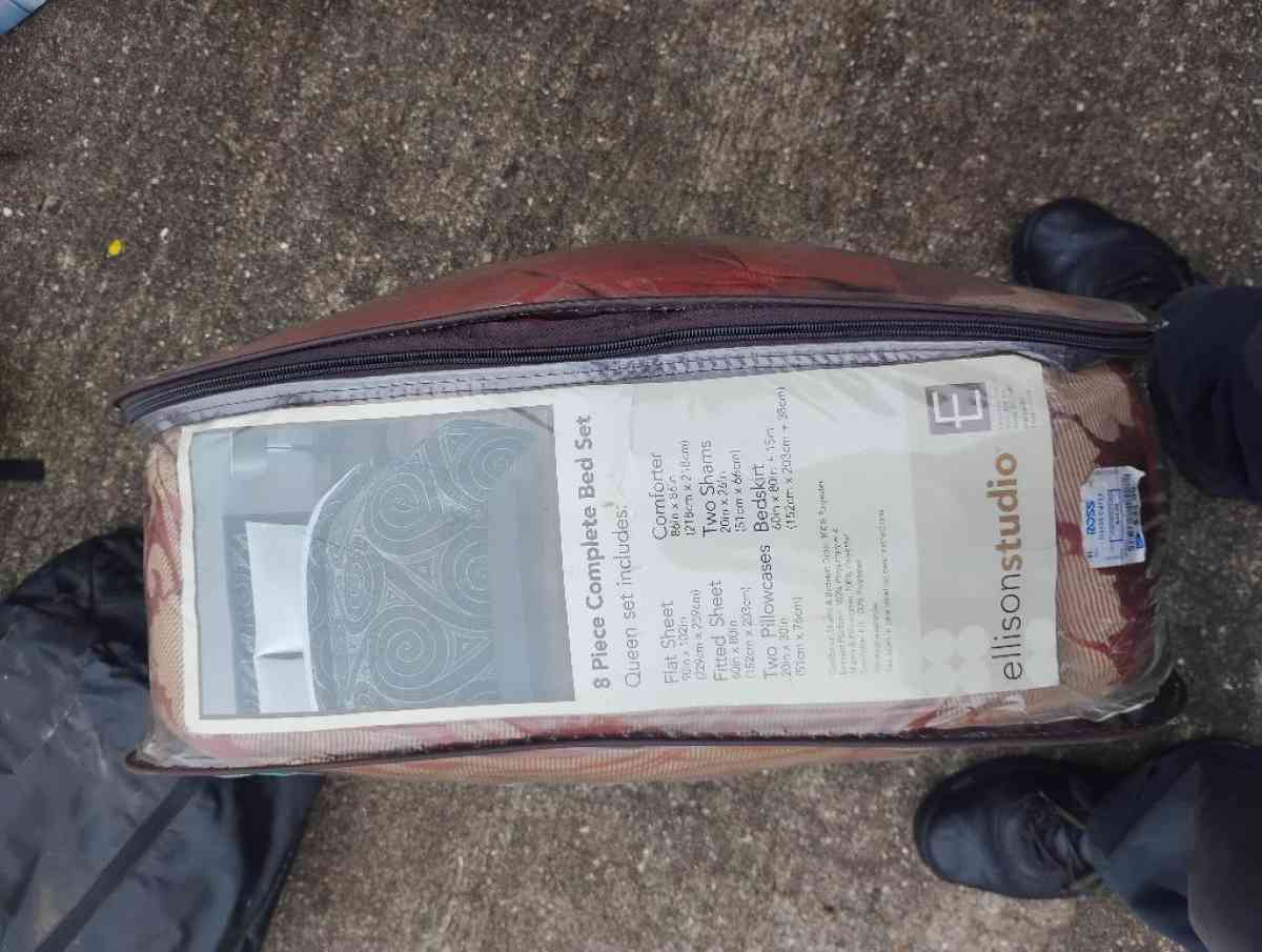 queen size comforter - Pasadena, Texas - FleaMarketBay