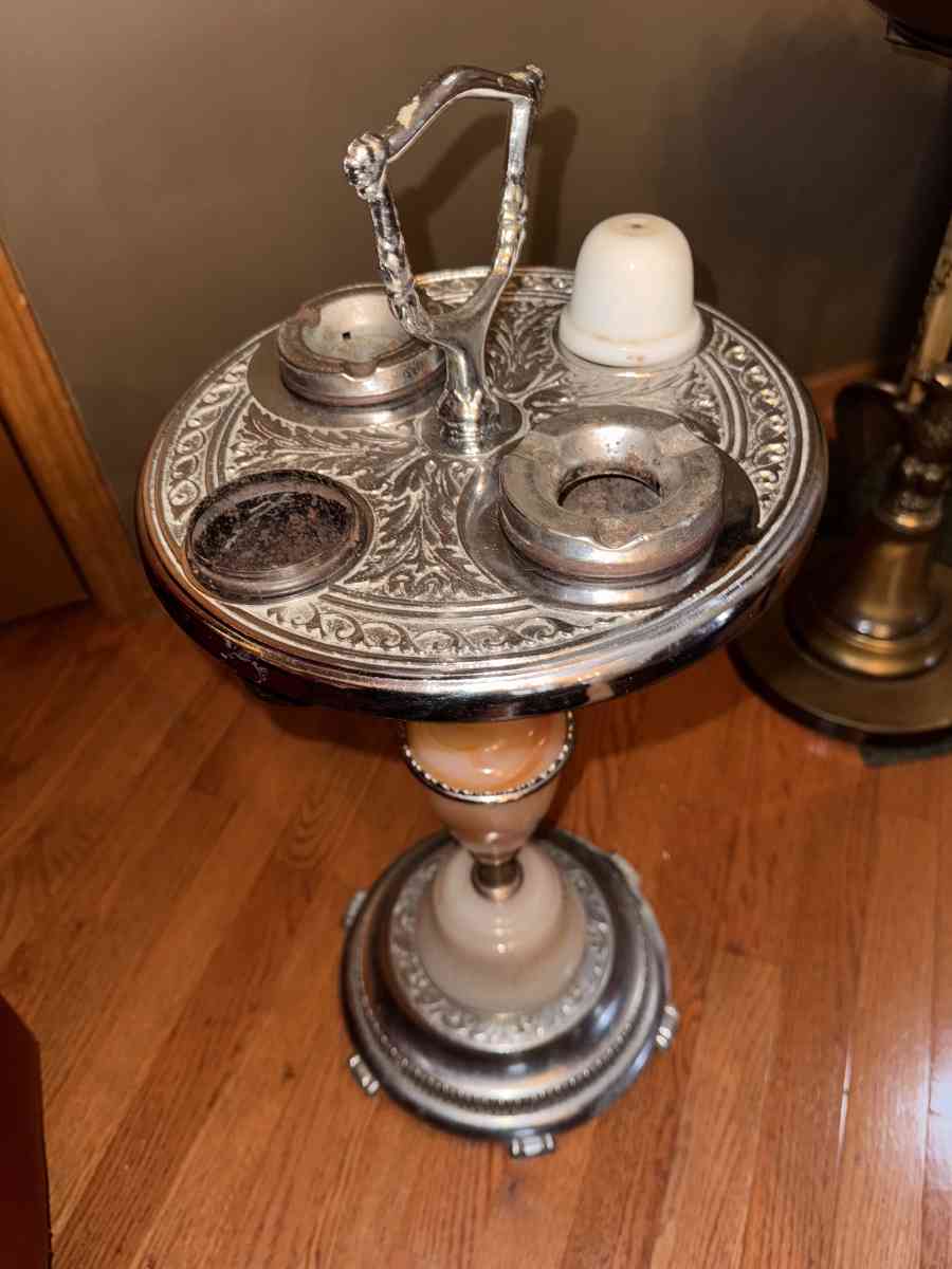 standup ashtray - Sikeston, Missouri - FleaMarketBay