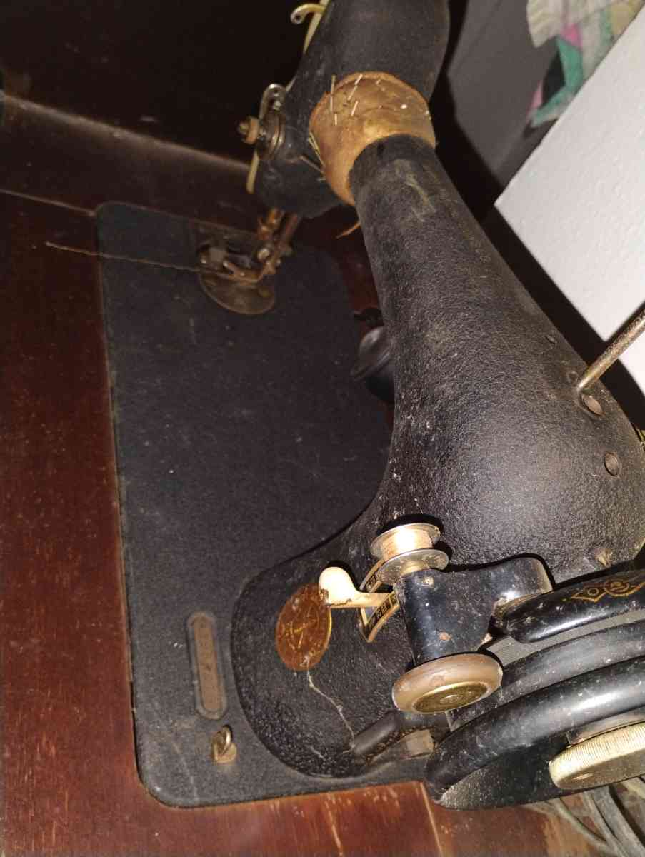 Singer Sewing machine from 1940s - Baytown, Texas - FleaMarketBay