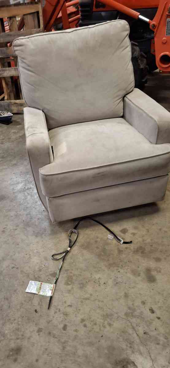 verry comfy recliner - Lepanto, Arkansas - FleaMarketBay