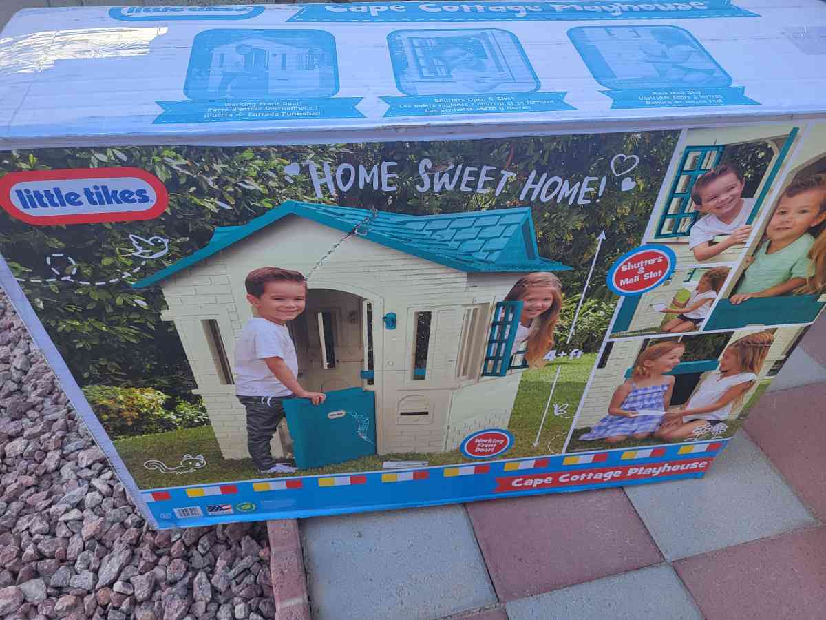 Little Tikes Cape Cottage House - Las Vegas, Nevada - FleaMarketBay
