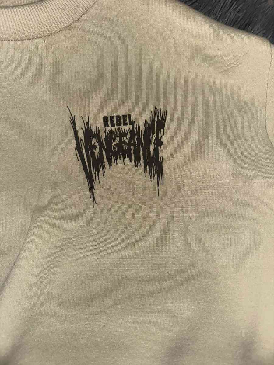 sweatshirt with skulls - Fall River, Massachusetts - FleaMarketBay