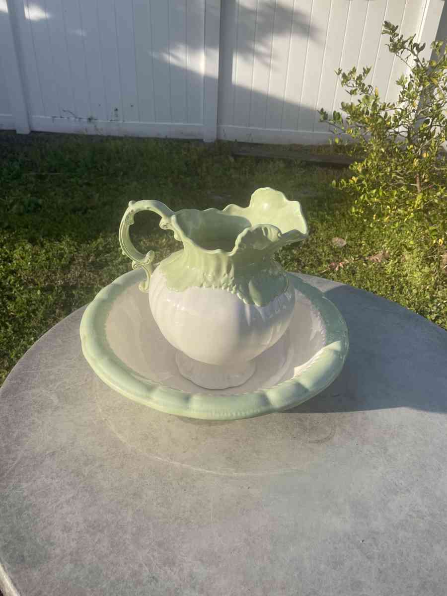 Vintage Pitcher And Bowl - Kissimmee, Florida - FleaMarketBay