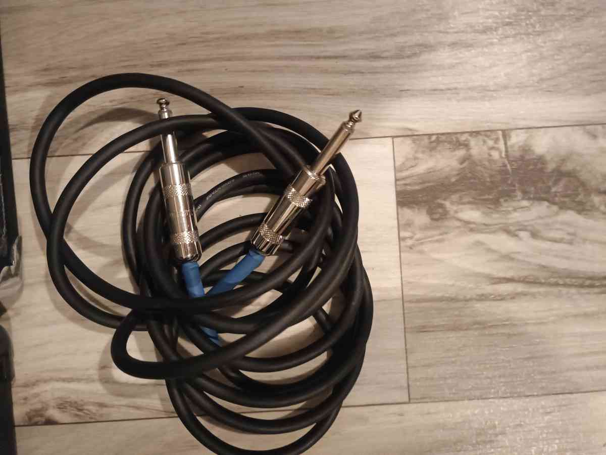 guitar and 3 amps - Irvington, Alabama - FleaMarketBay