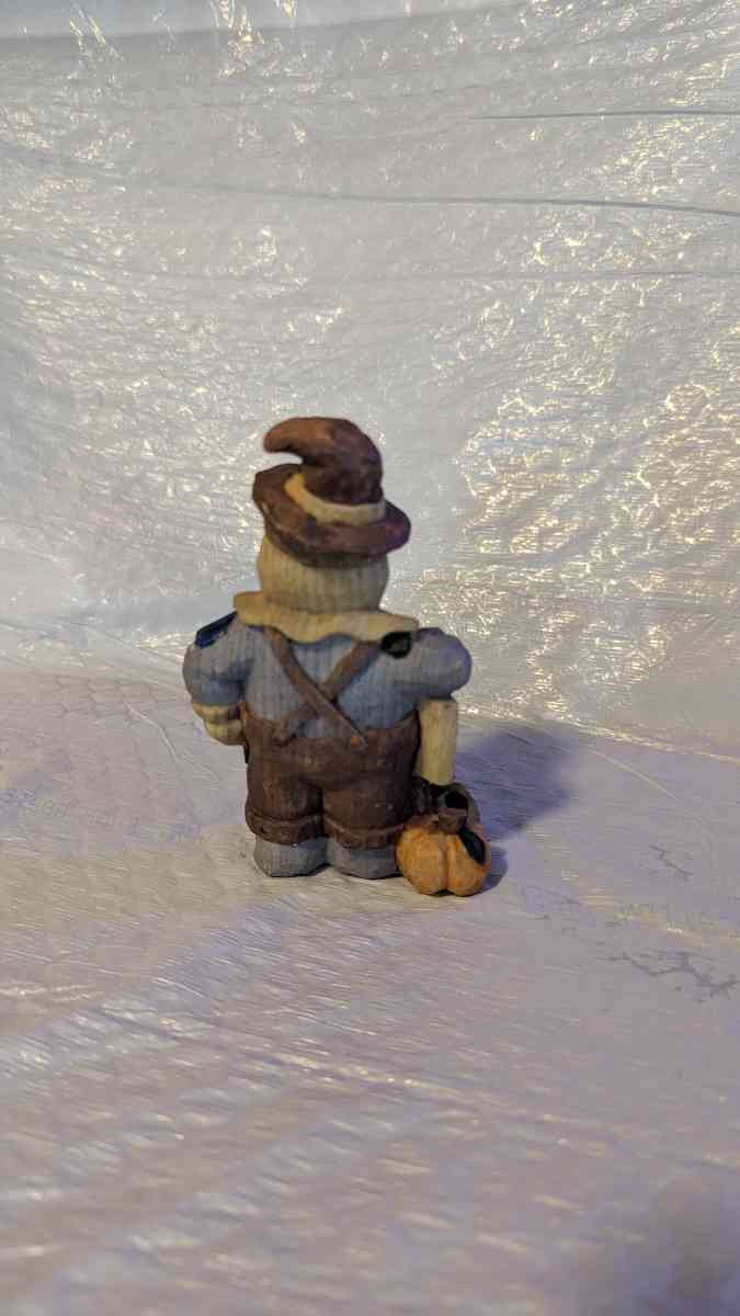 Happy Wood Scarecrow has a couple of Pumpkins and a little S - Phoenix, Arizona - FleaMarketBay