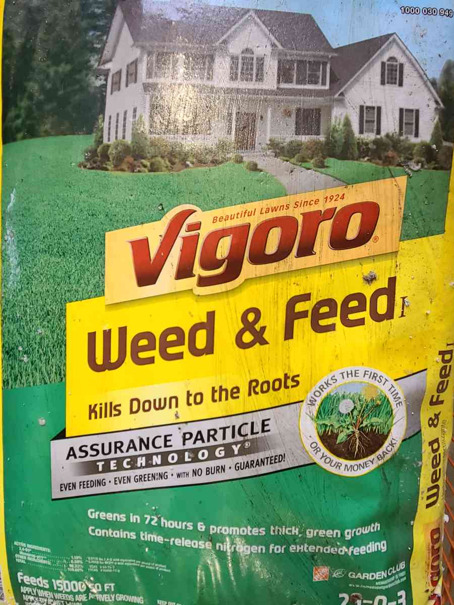 Vigoro weed n feed lawn Fertilizer - Converse, Texas