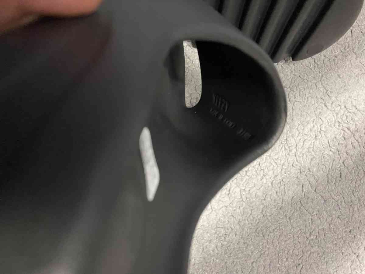 Yeezy Slide Onyx Size 11 - Kenilworth, New Jersey - FleaMarketBay