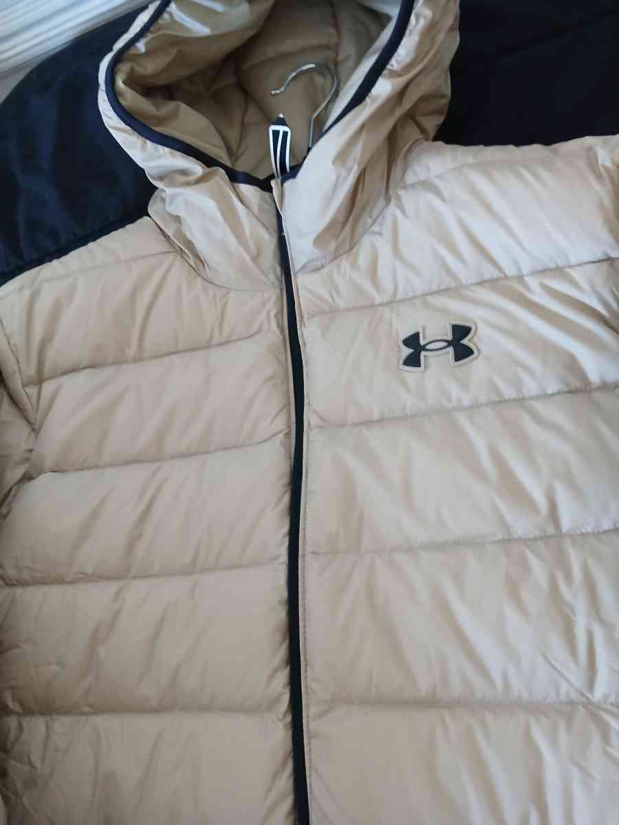 under Armour - Nashua, New Hampshire - FleaMarketBay