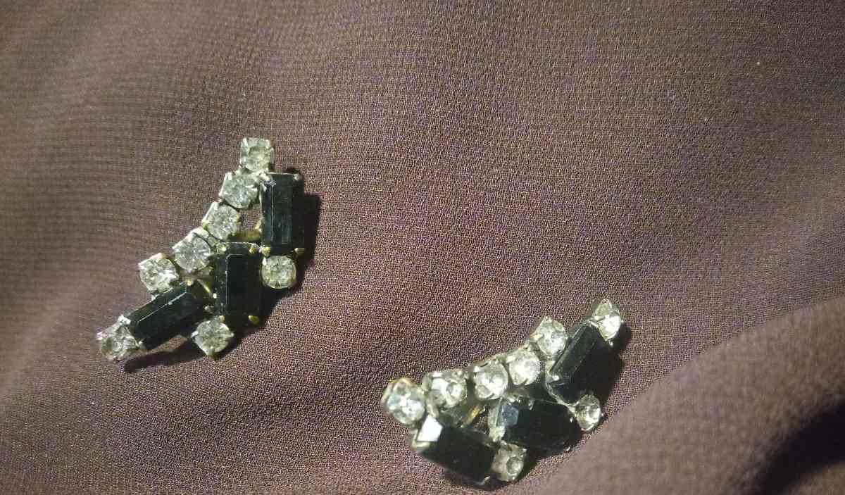 clip earrings - Tacoma, Washington