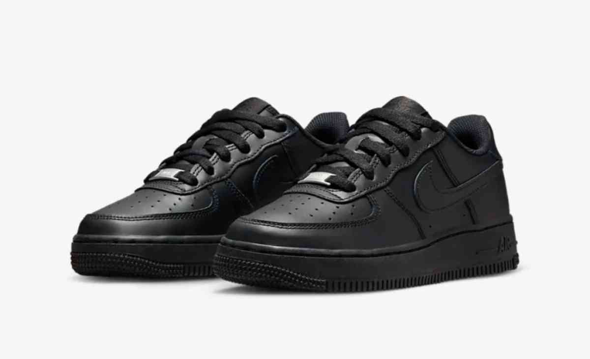 Black air forces 1s