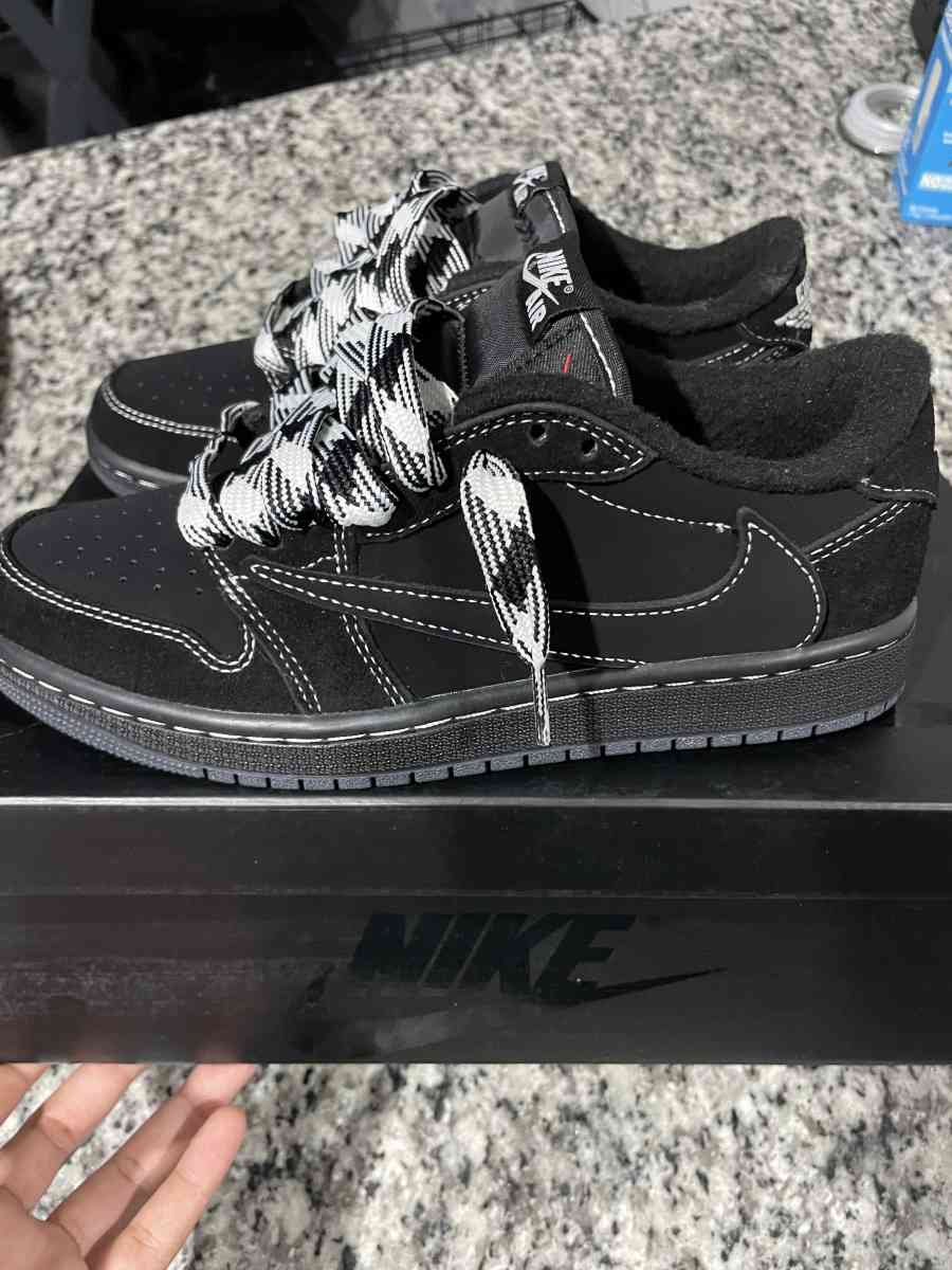 Travis Scott black phantom - Saint Cloud, Florida - FleaMarketBay