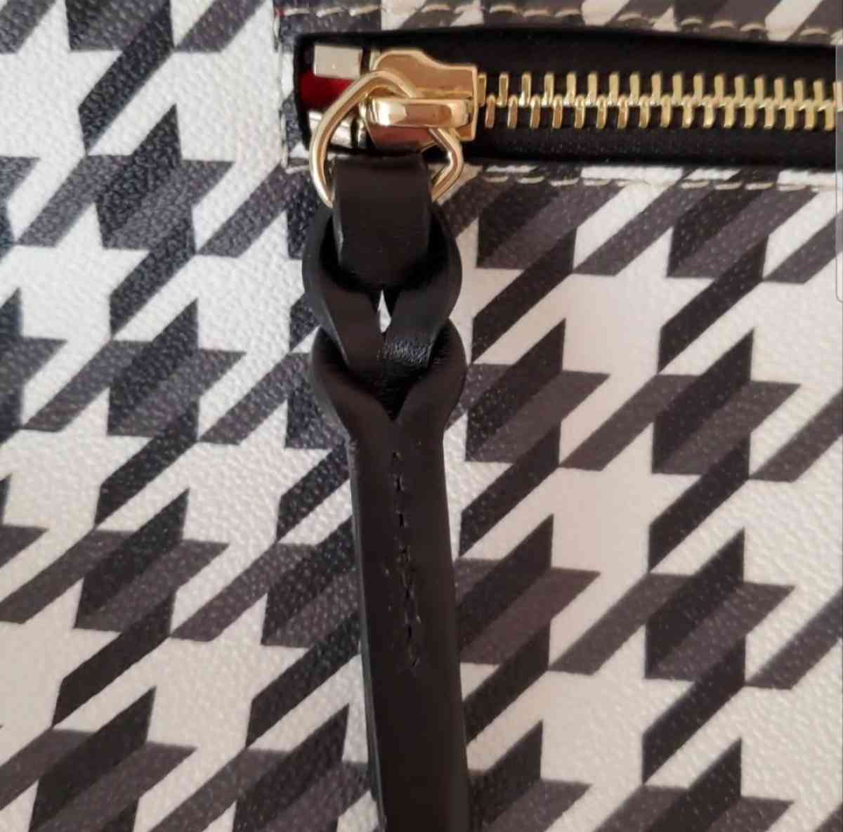 Authentic Dooney and Bourke Houndstooth Career tote NWOT - Washington, District of Columbia - FleaMarketBay