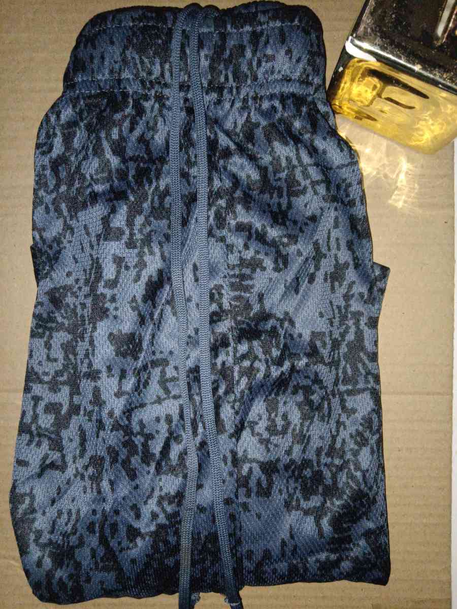 mens basketball shorts Size smallXL - Miami, Florida - FleaMarketBay