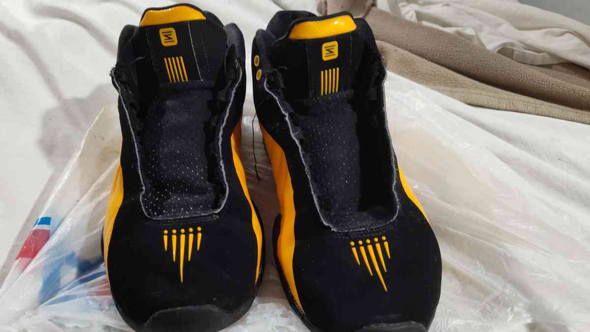 Nike Shox BB4 Metallic University Gold - Hagerstown, Maryland - FleaMarketBay