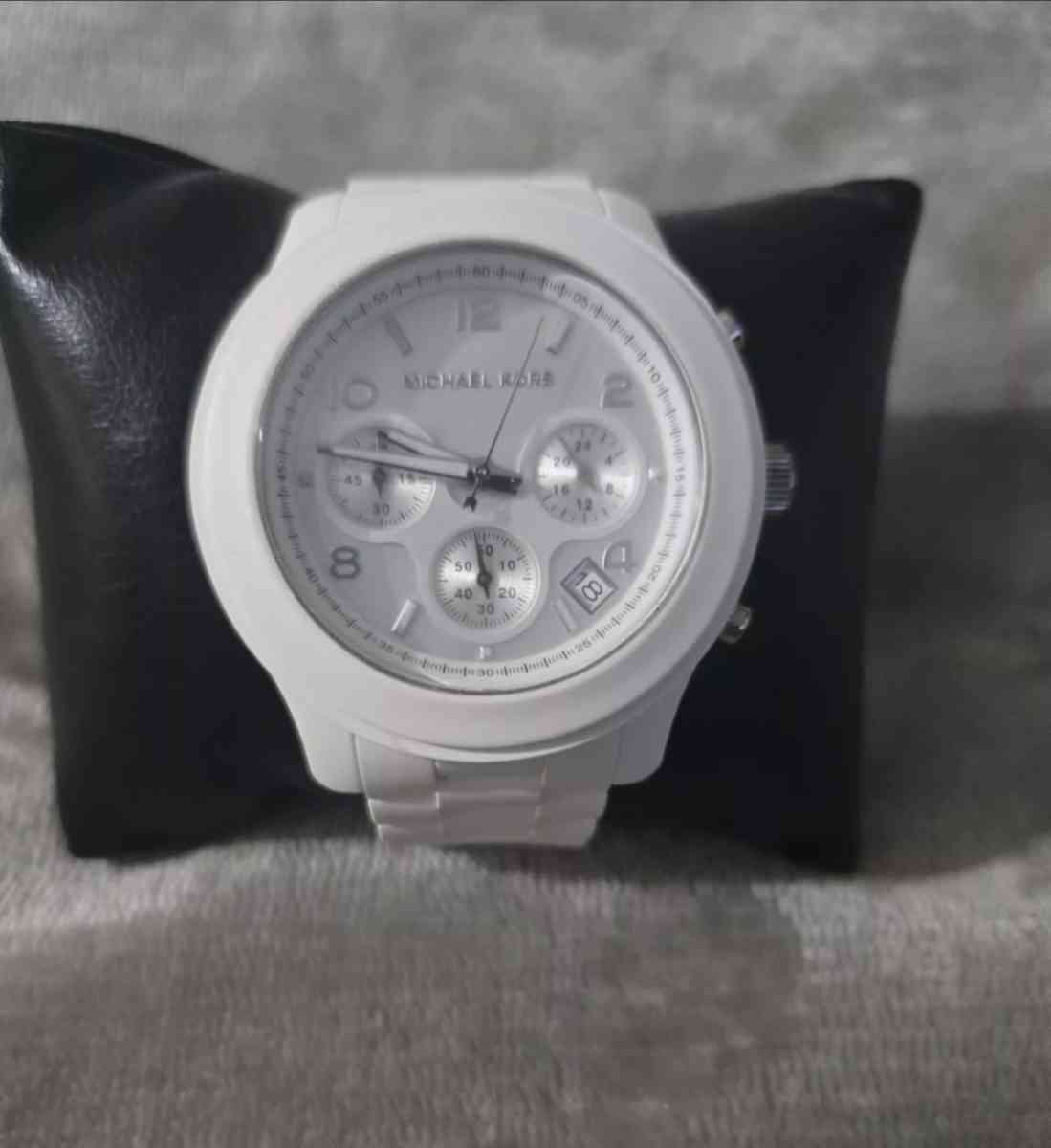 Michael Kors White Mk5292  Unisex Whatch Only Used Twice - Hialeah, Florida