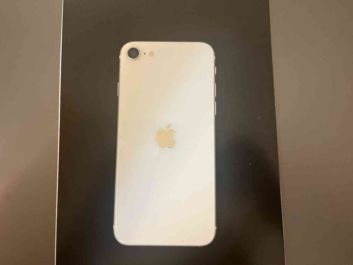 iPhone SE - Pittsburgh, Pennsylvania - FleaMarketBay