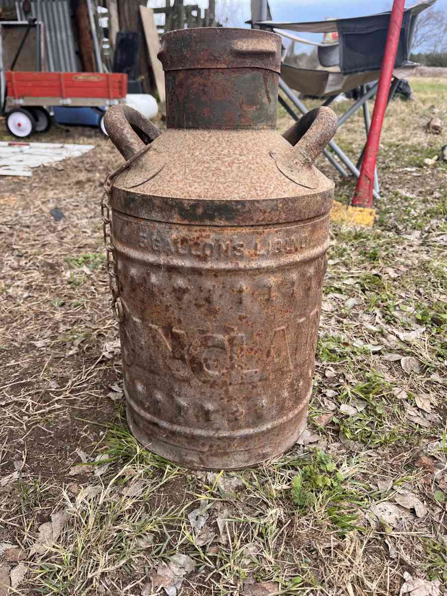 1920 oil can - Madisonville, Texas